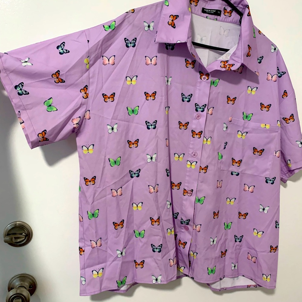 Never worn, Woman’s button down shirt, Purple, Butterfly print.